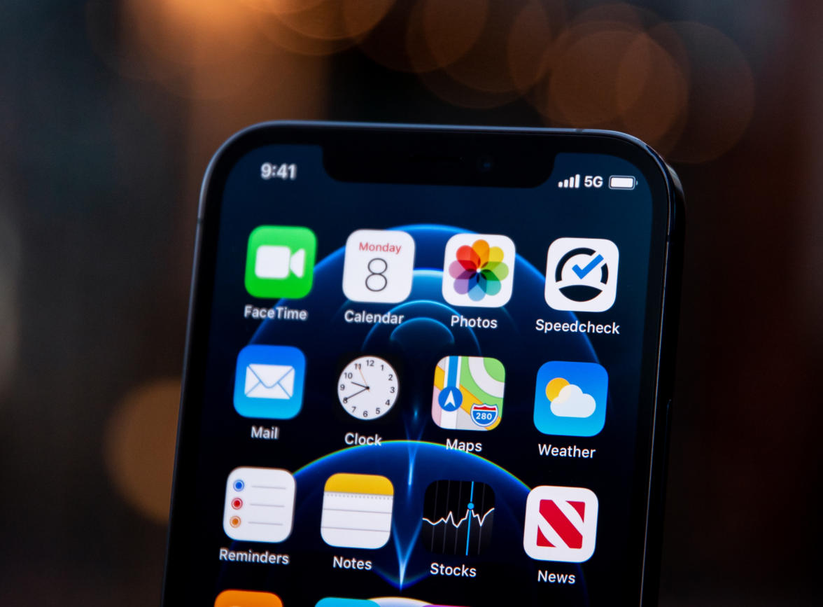 昭平苹果手机维修分享为什么 iPhone 12 在冬季会自动关机 